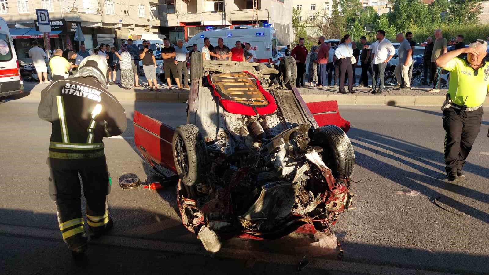 Düğün Konvoyunda Kaza: 4 Kişi Yaralandı