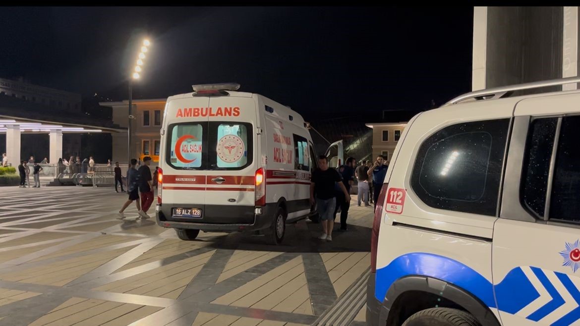 Şok Eden Saldırı: 14 Yaşındaki Kız 4 Kişiyi Bıçakladı