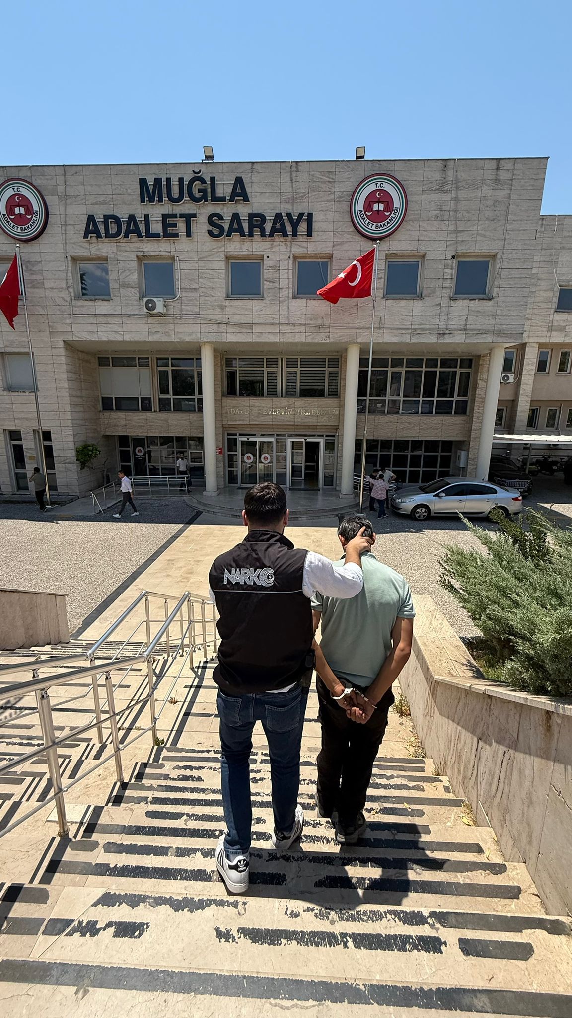 Muğla'da Büyük Narkotik Operasyonu: 17 Gözaltı, 5 Tutuklama