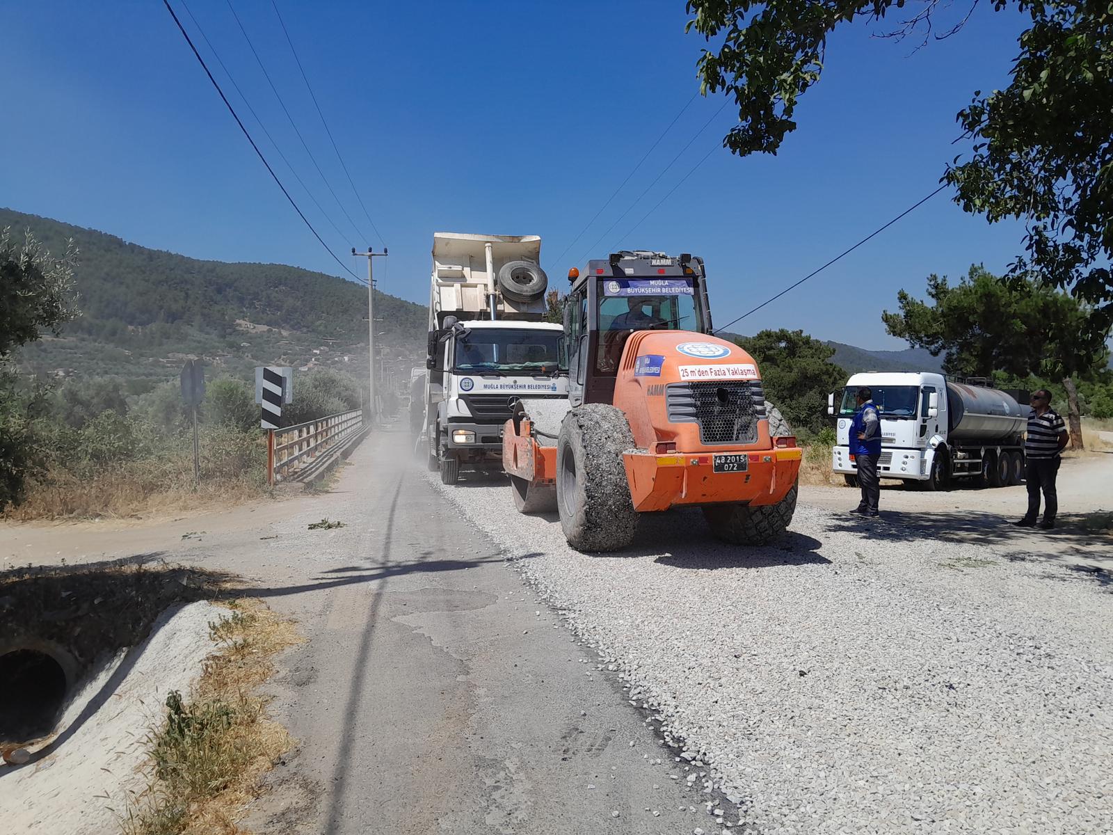 Bahçeyaka’da 1600 Metrelik Sathi Kaplama Çalışması Devam Ediyor