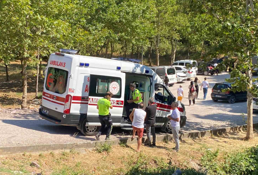 Otomobil 7 Metre Yüksekten Kanala Uçtu: Film Gibi Kurtarma