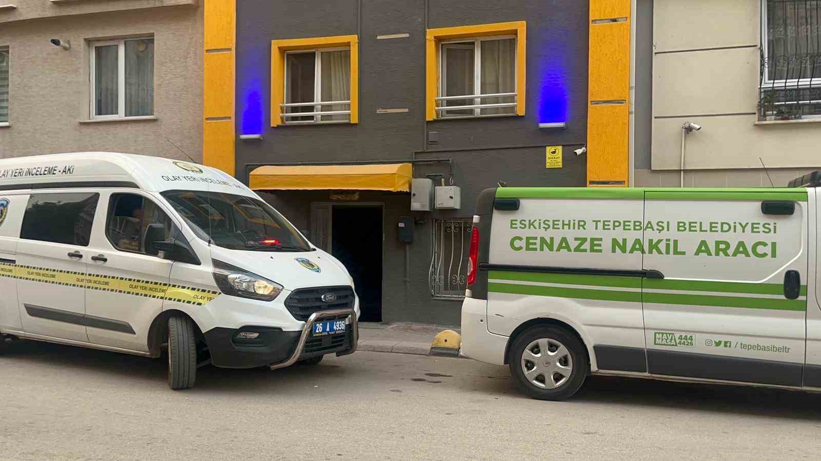 Apartman Merdivenlerinde Cansız Beden Bulundu