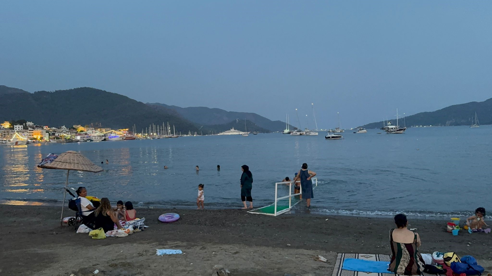 Muğla Kavruluyor: Marmaris’te Deniz Keyfi Akşama Kaldı