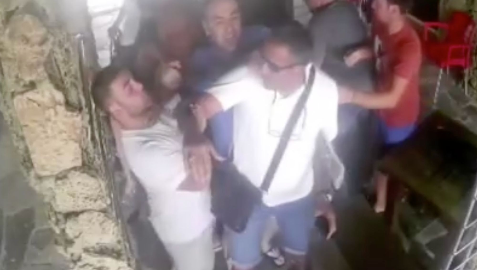 Plajda Karpuz Tartışması Şiddete Dönüştü: Kadına ve Yakınlarına Saldırı Kamerada