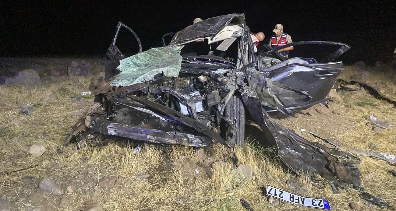 Otomobil Şarampole Uçtu: 2 Ölü, 3 Ağır Yaralı