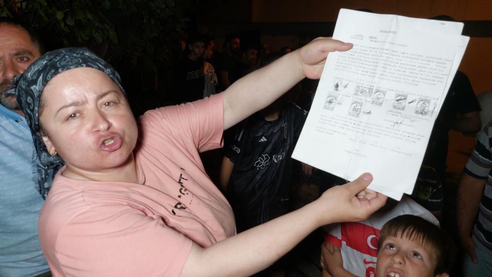 Mahallelinin 35 Yıllık Yoluna Beton Duvar: 'Parayla Aldık' Dediler