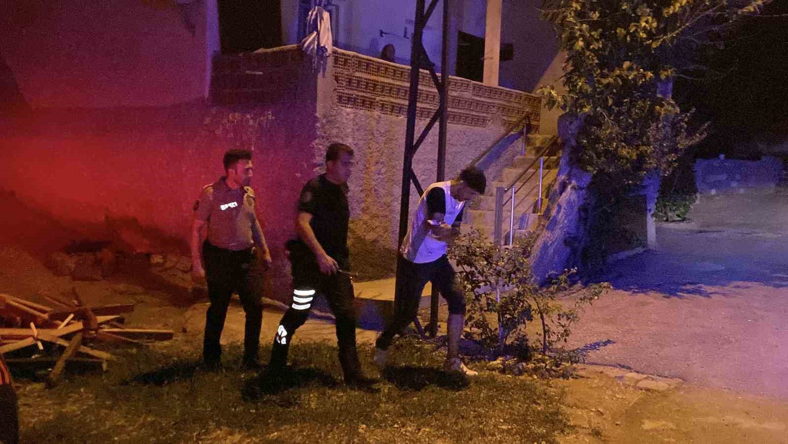 Tartışan 2 Arkadaş Birbirini Bıçakladı