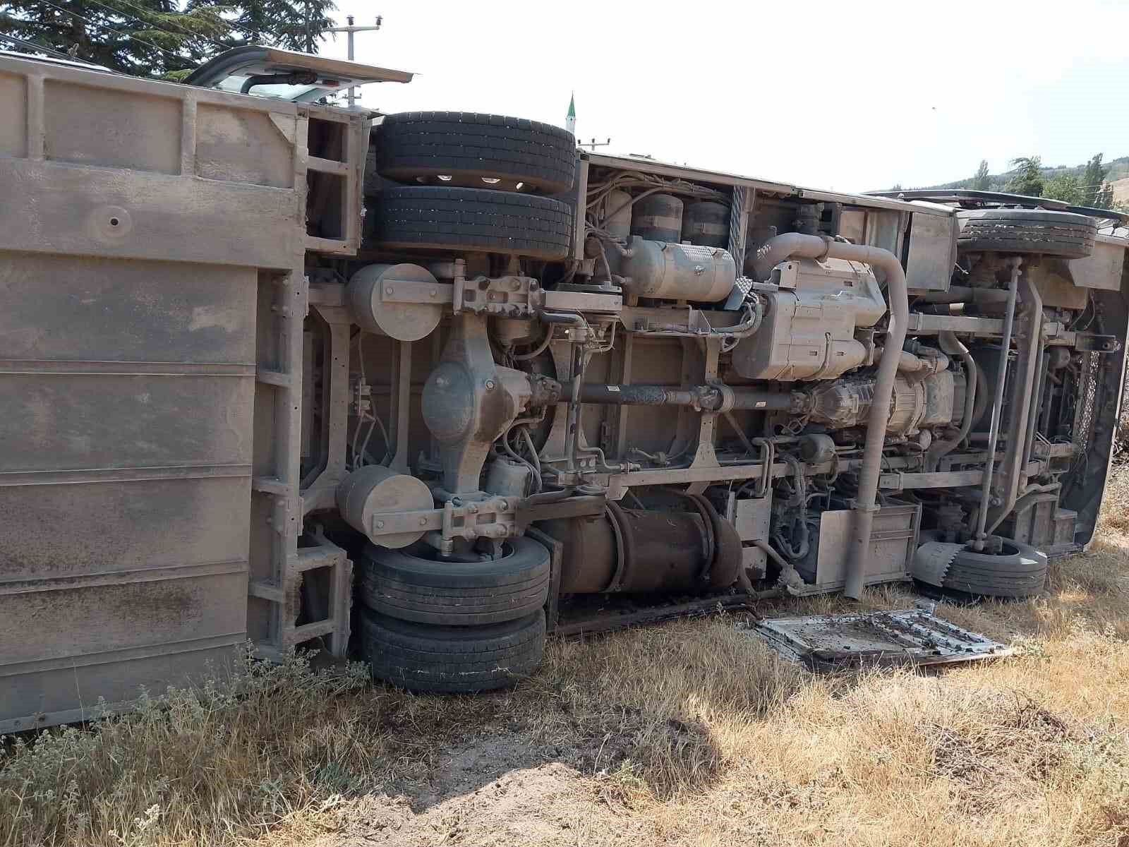 Belediye Otobüsü Devrildi: Çok Sayıda Yaralı