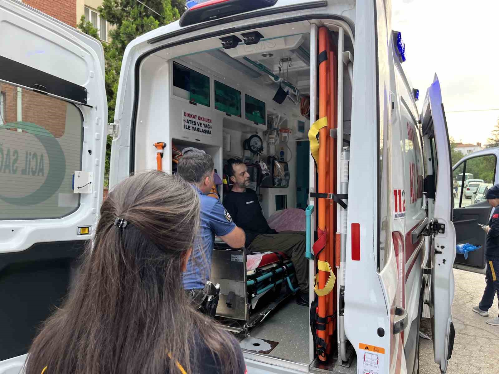 4 Saatlik Kriz Son Buldu: Evi Yakmak İsteyen Şahıs Hastaneye Kaldırıldı