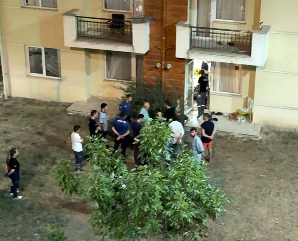 Üniversite Öğrencisi Yalnız Yaşadığı Apartta  Ölü Bulundu