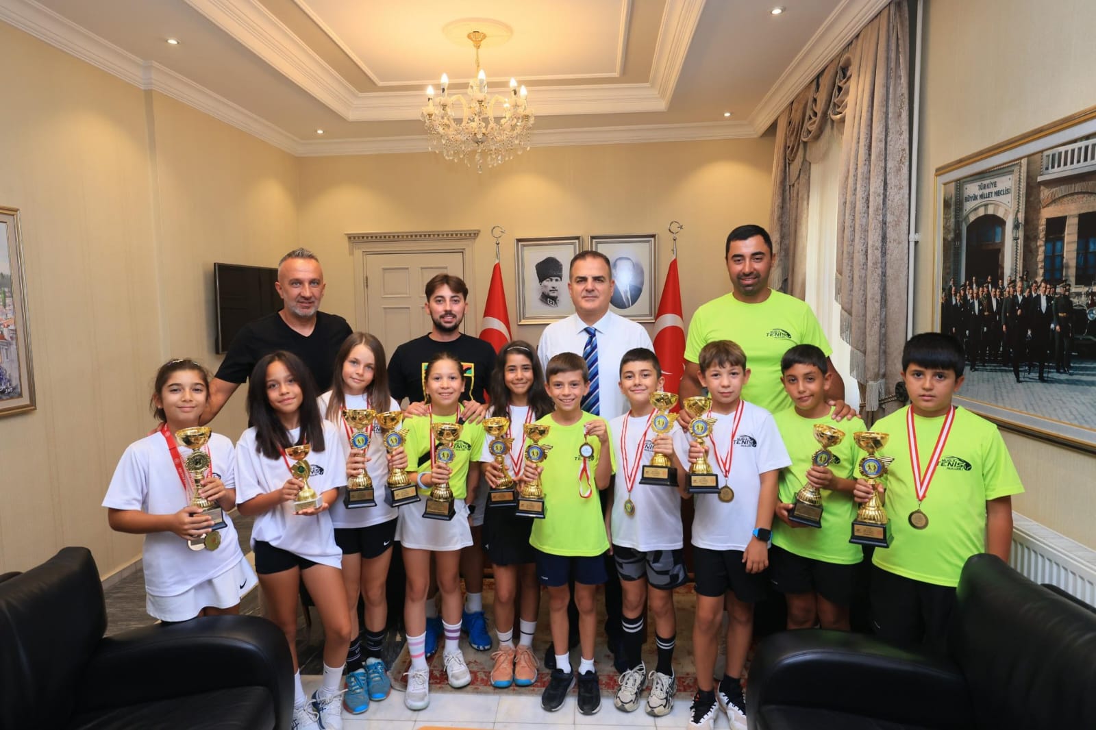 Minik Şampiyonlardan Vali Akbıyık’a Ziyaret