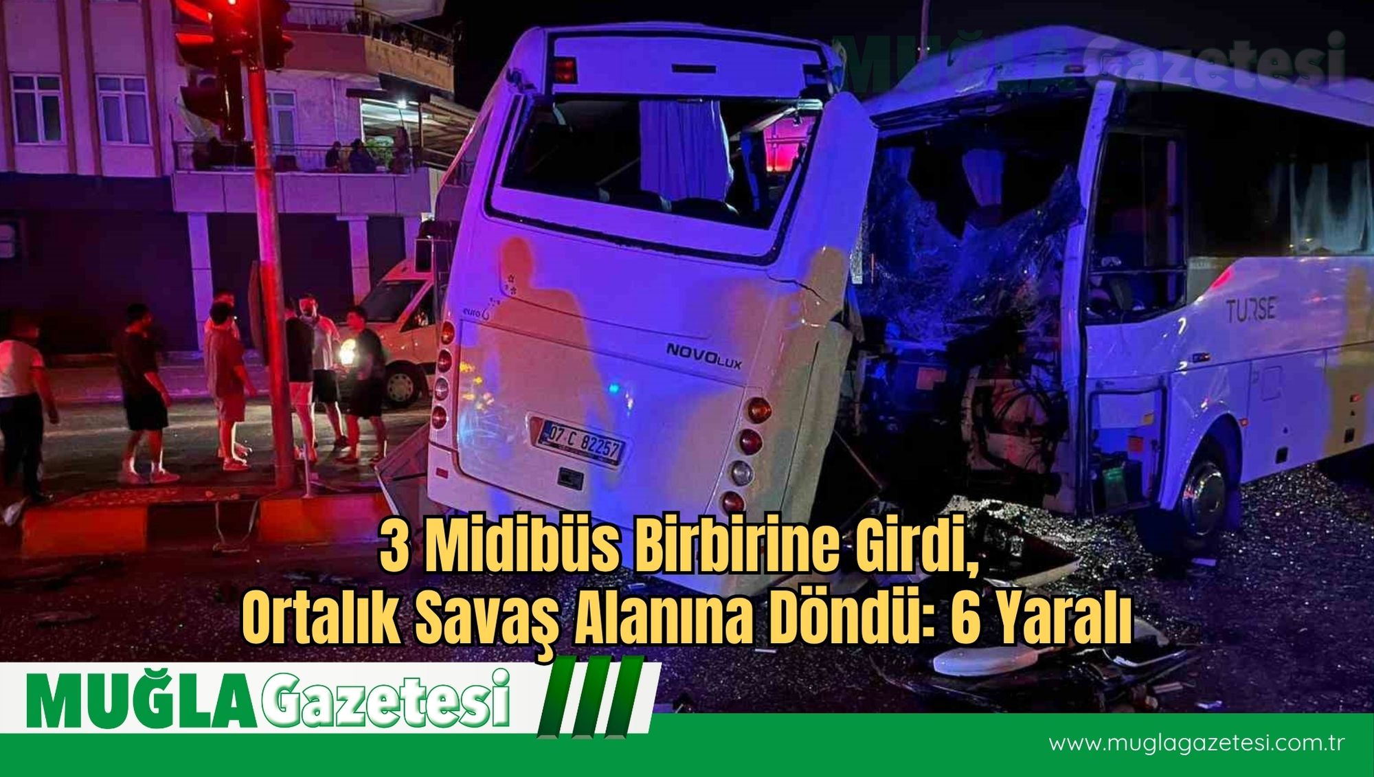 3 Midibüs Birbirine Girdi, Ortalık Savaş Alanına Döndü: 6 Yaralı