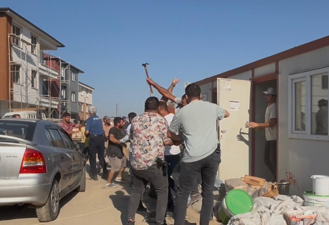 Park Yeri Tartışması Kanlı Bitti: Keser ve Yumruklarla Kavga, 2 Yaralı