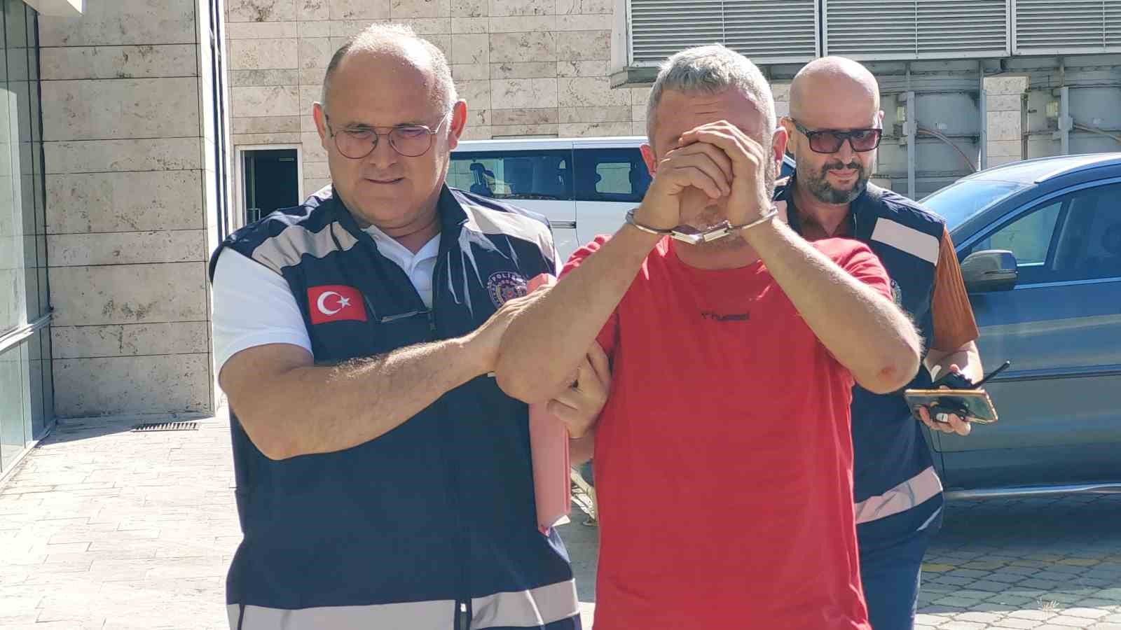 İnşaat İşçisi E.K. Eşini ve Kızını Hastanelik Etti, Polise Direndi