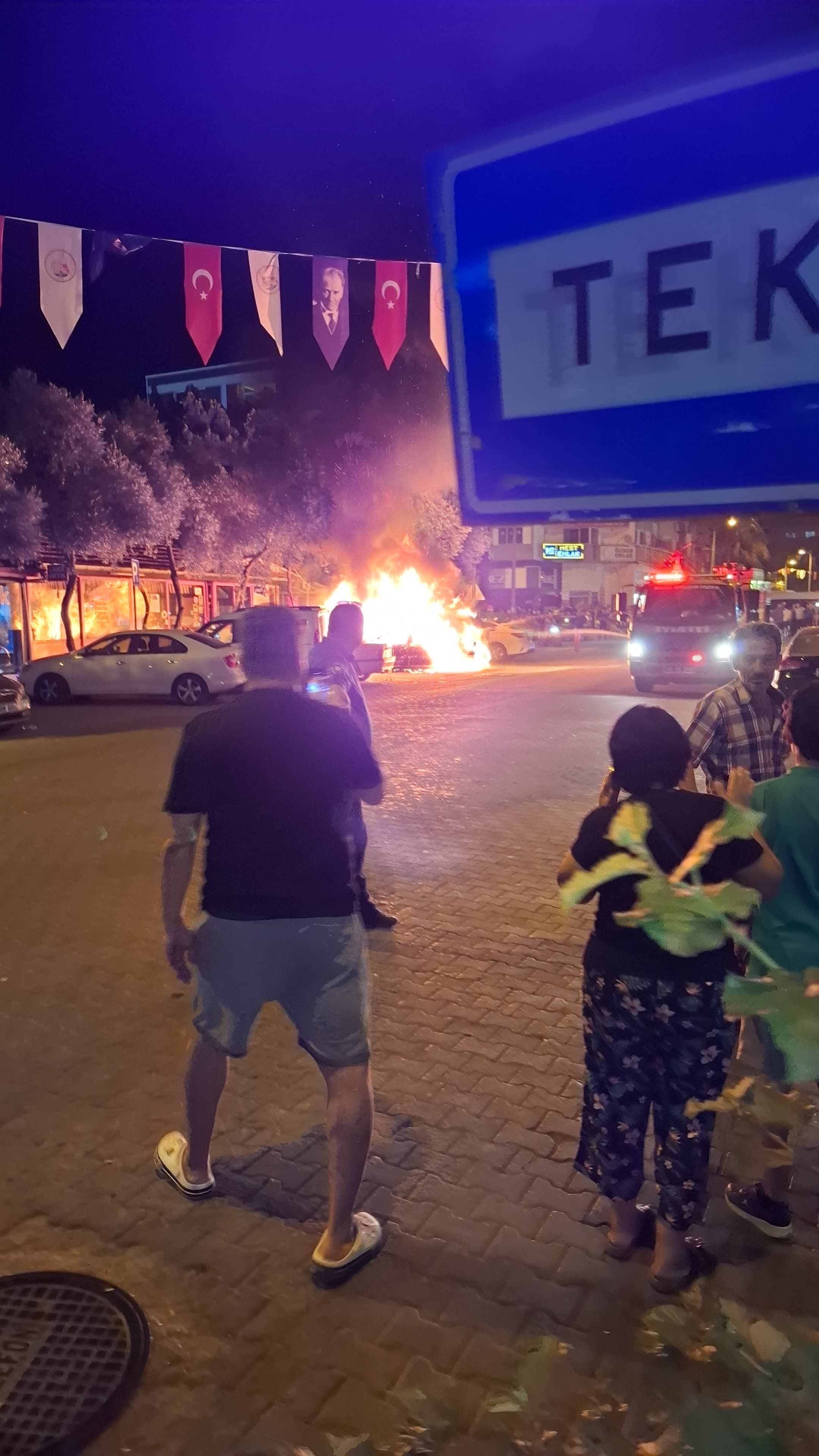 Muğla'da Otomobil Alev Alev Yandı