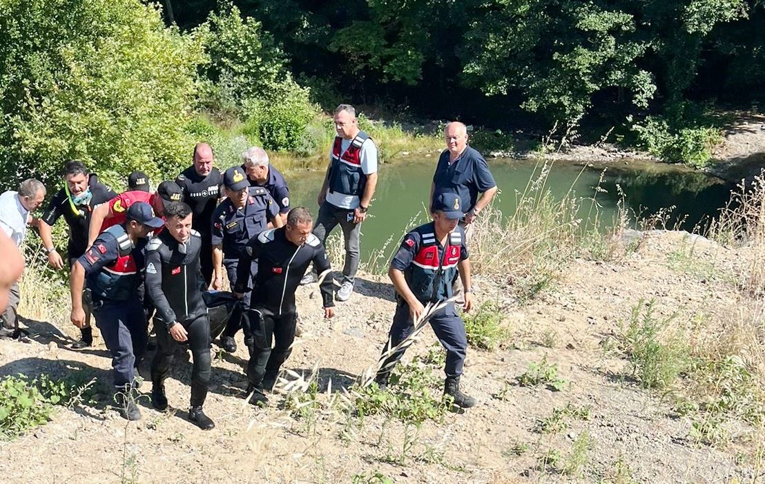Serinlemek İçin Gölete Giren İki Genç Boğuldu