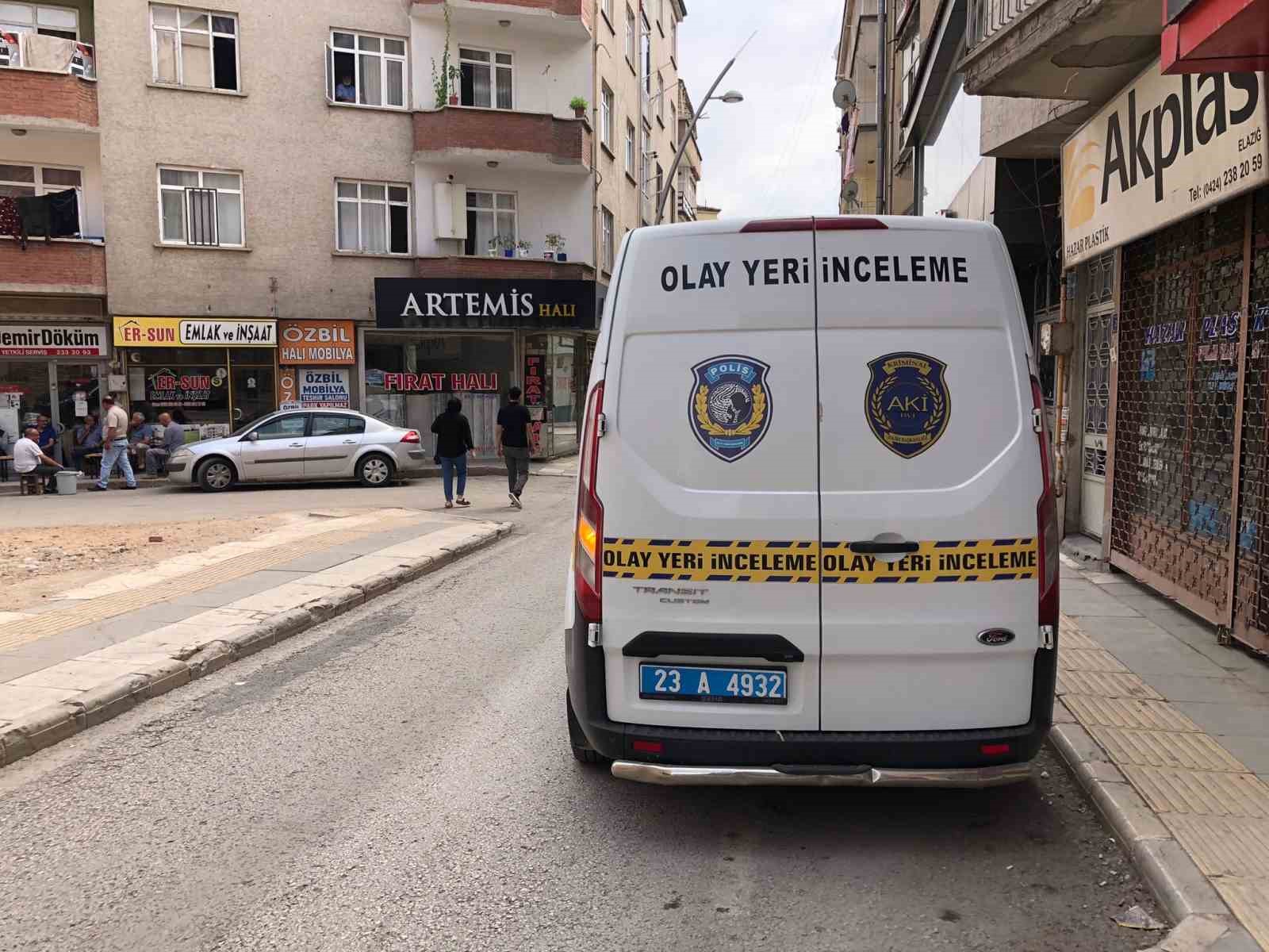 Dördüncü Kattan Düşen Kadın Hayatını Kaybetti