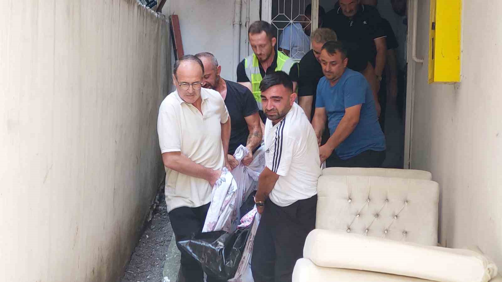 29 Yaşındaki Genç Arkadaşlarının Evinde Ölü Bulundu