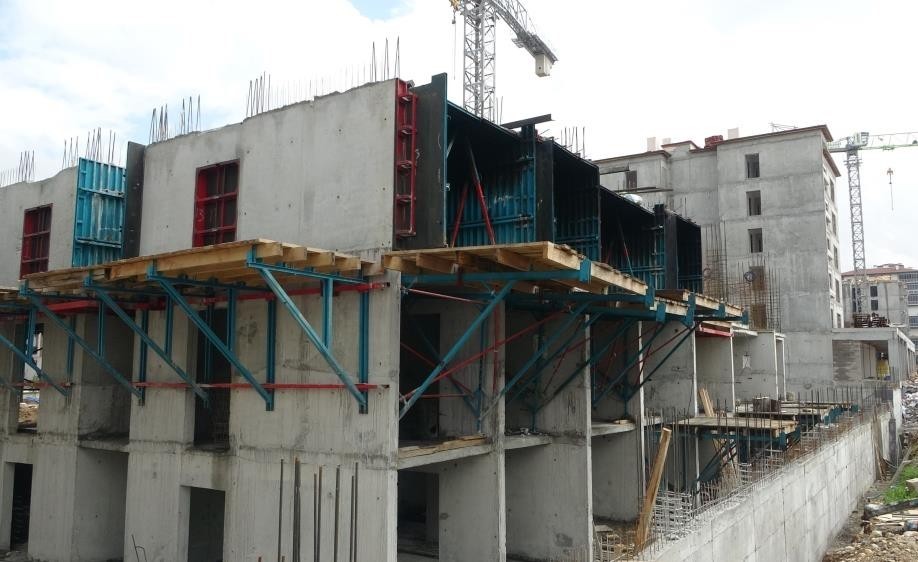 İnşaattan Düşen İşçi Ağır Yaralandı