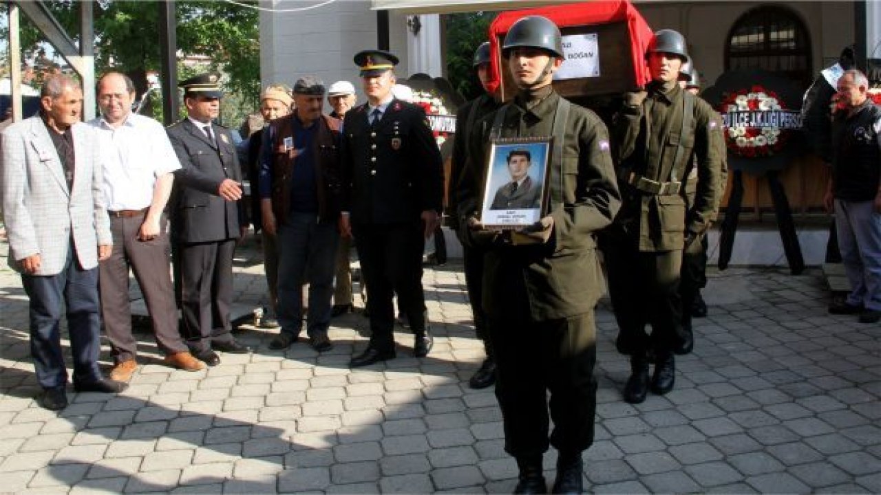 Gazi askeri törenle  toprağa verildi