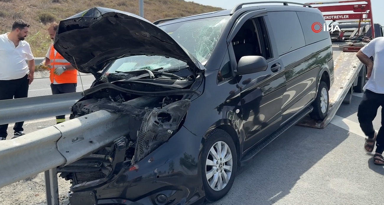 VIP Araç Bariyere Saplandı, Sürücü Şans Eseri Kurtuldu