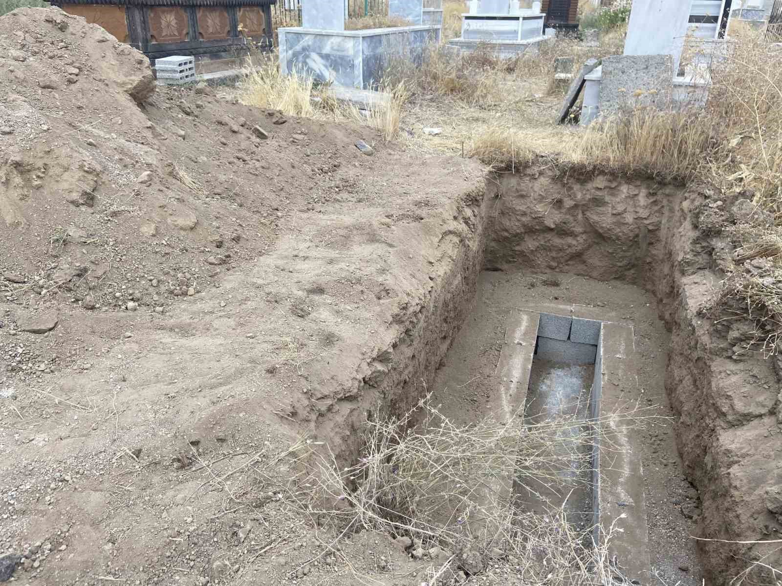 Babası Tarla Sürerken Traktörden Düşen 12 Yaşındaki Çocuk Hayatını Kaybetti