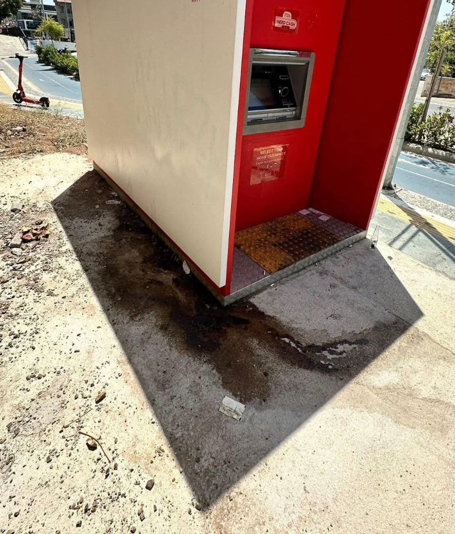 Marmaris’te ATM Yanı “Halka Açık Tuvalet”e Döndü!