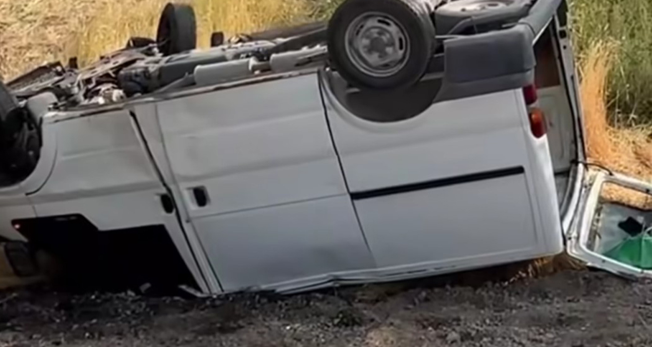 Minibüs ve Kamyonet Çarpıştı: Yaralı Sayısı 11