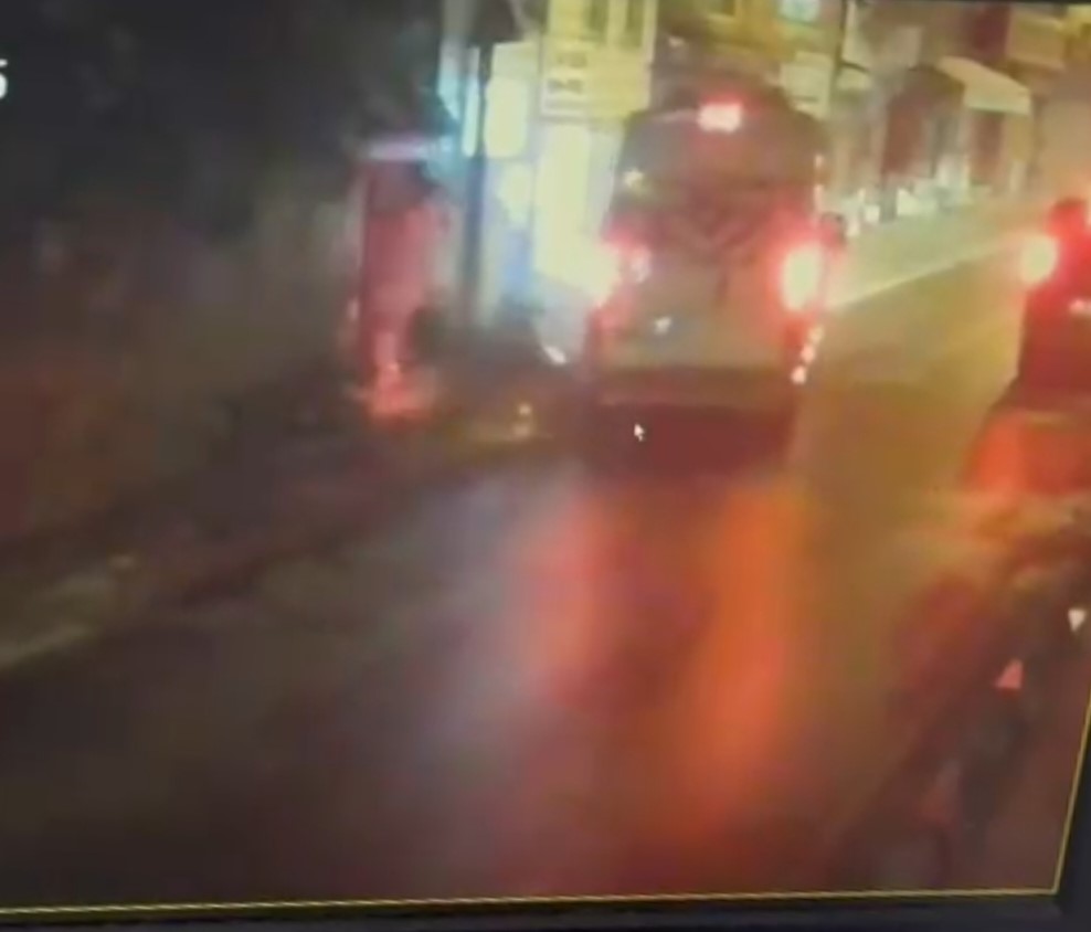 Minibüs ile Motosiklet Çarpıştı: 1 Kişi Hayatını Kaybetti