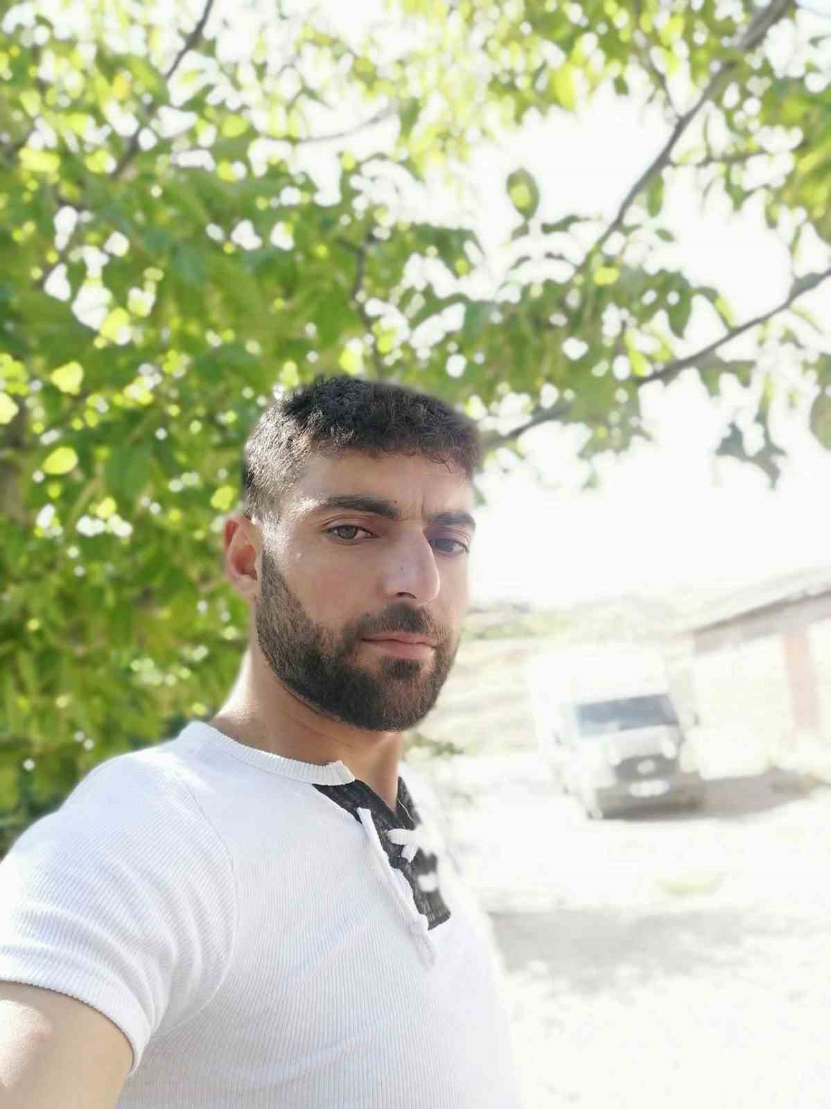 Yokuşta Harekete Geçen Araçtan Atlayan Sürücü Hayatını Kaybetti