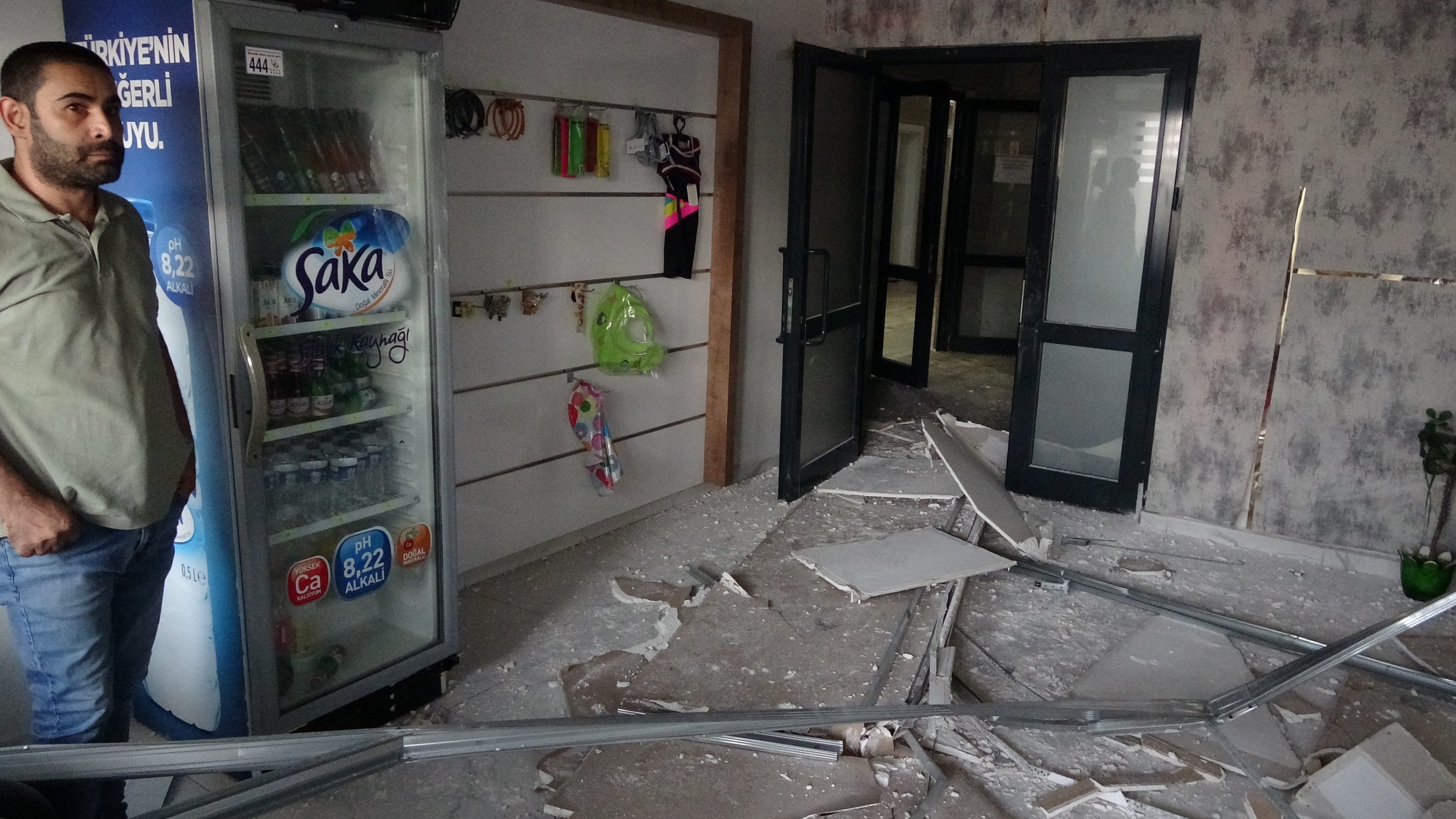 Tavan Çöktü Yaralılar Var