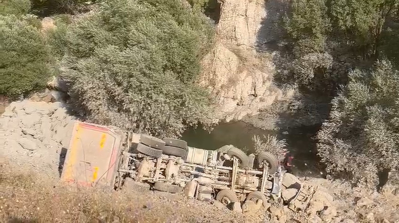 Kamyon Uçuruma Yuvarlandı: 1 Kişi Hayatını Kaybetti