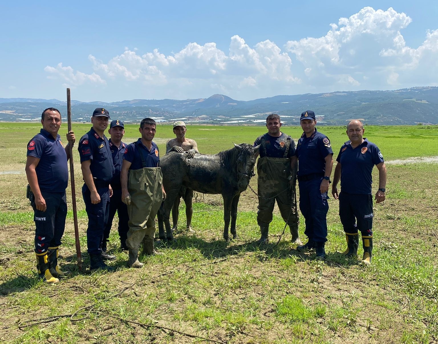 Katırlarını Kurtarmak İsterken Bataklığa Saplandı