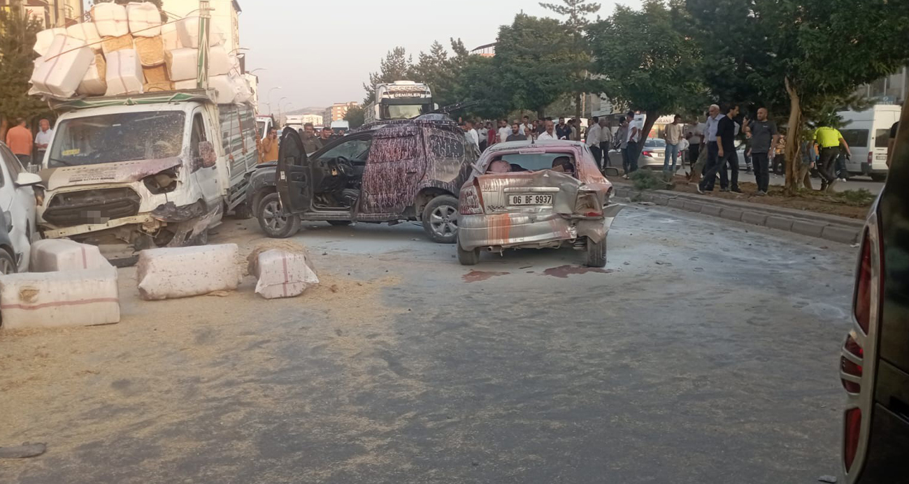 Freni Boşalan Tır 8 Araca Çarptı: Çok Sayıda Yaralı Var