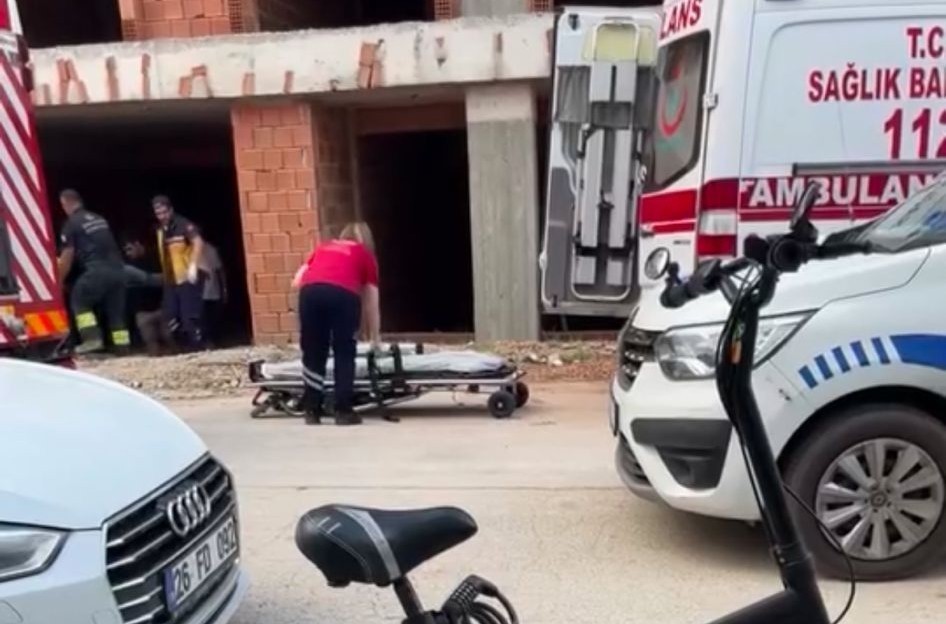 Dengesini Kaybetti Asansör Boşluğuna Düştü