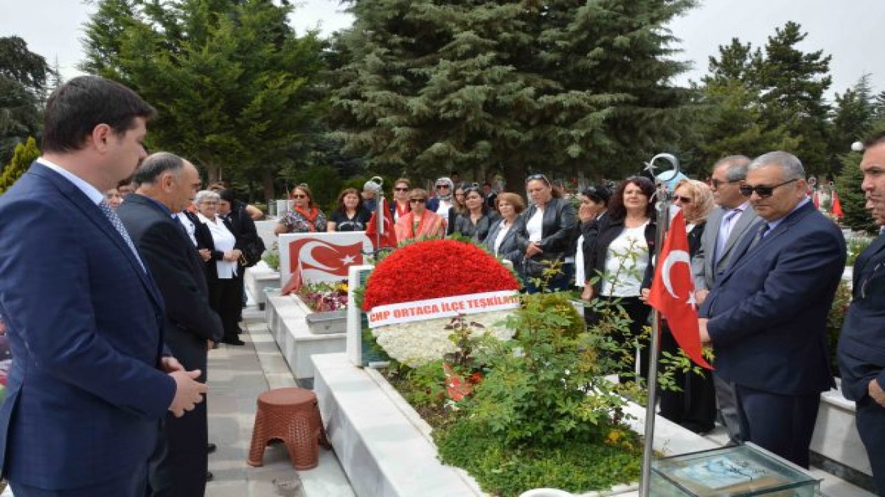 Yüzbaşının kabrine ziyaret