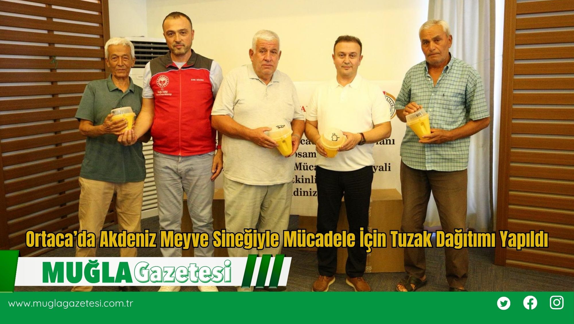 Ortaca’da Akdeniz Meyve Sineğiyle Mücadele İçin Tuzak Dağıtımı Yapıldı