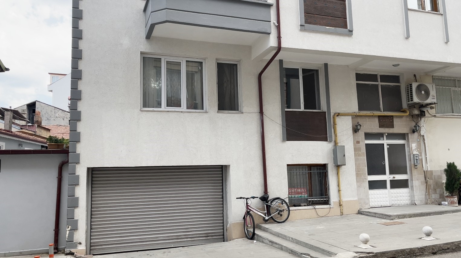 Eski Eşini Boğarak Katleden Zanlı, Ev Sahibine Gidip İtiraf Etti: “Karımı Katlettim, Polisi Aradım”