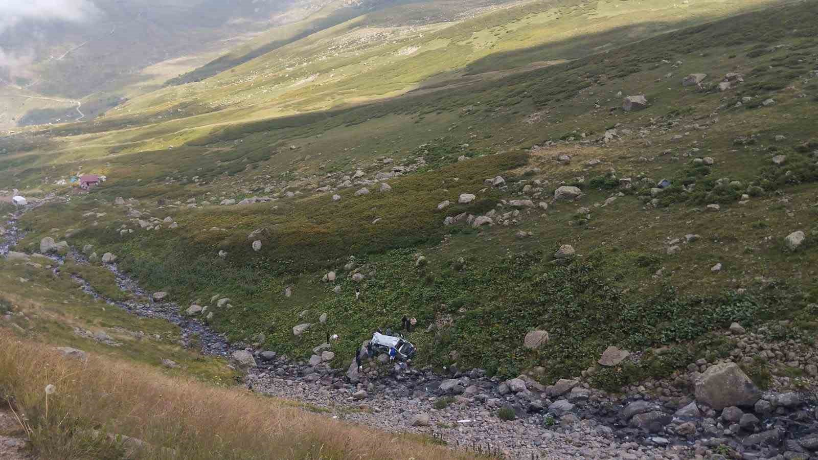 Minibüs Dere Yatağına Yuvarlandı: 2 Ölü, 4 Yaralı