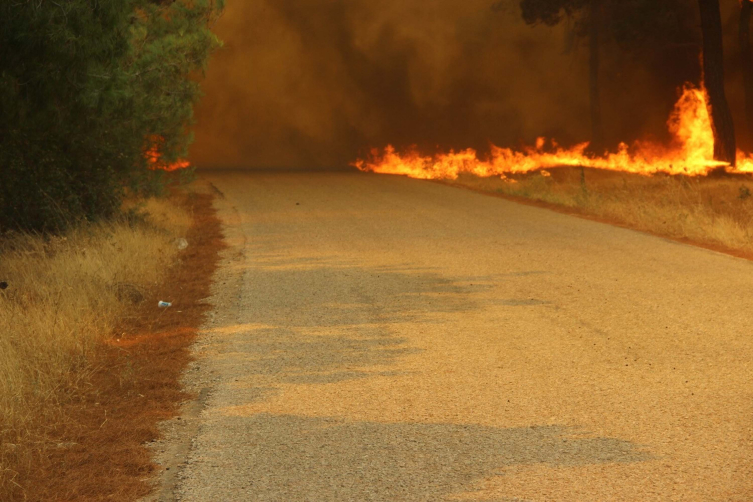 Çanakkale Yangını Büyüyor: Köyler Tahliye Ediliyor