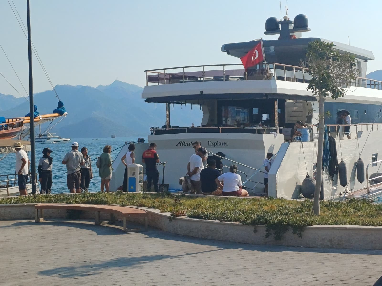 Muğla'da Tekneden Yükselen Dumanlar Paniğe Neden Oldu