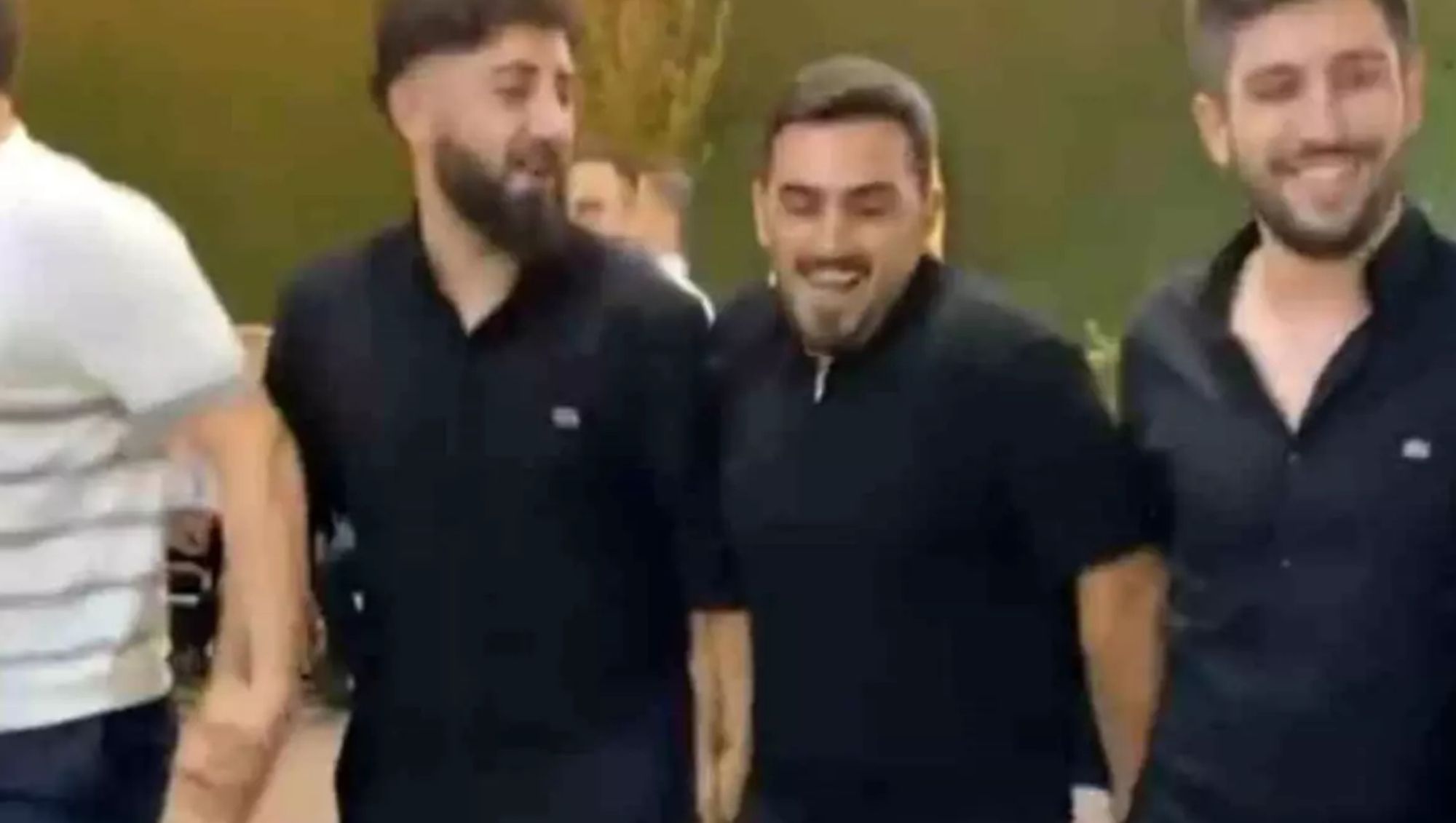 Kırık Ayağıyla Arkadaşının Düğününde Şov Yaptı