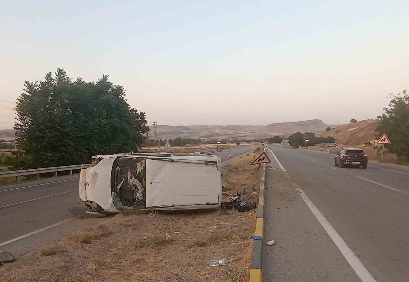Lastiği Patlayan Araç Takla Attı: 2 Yaralı