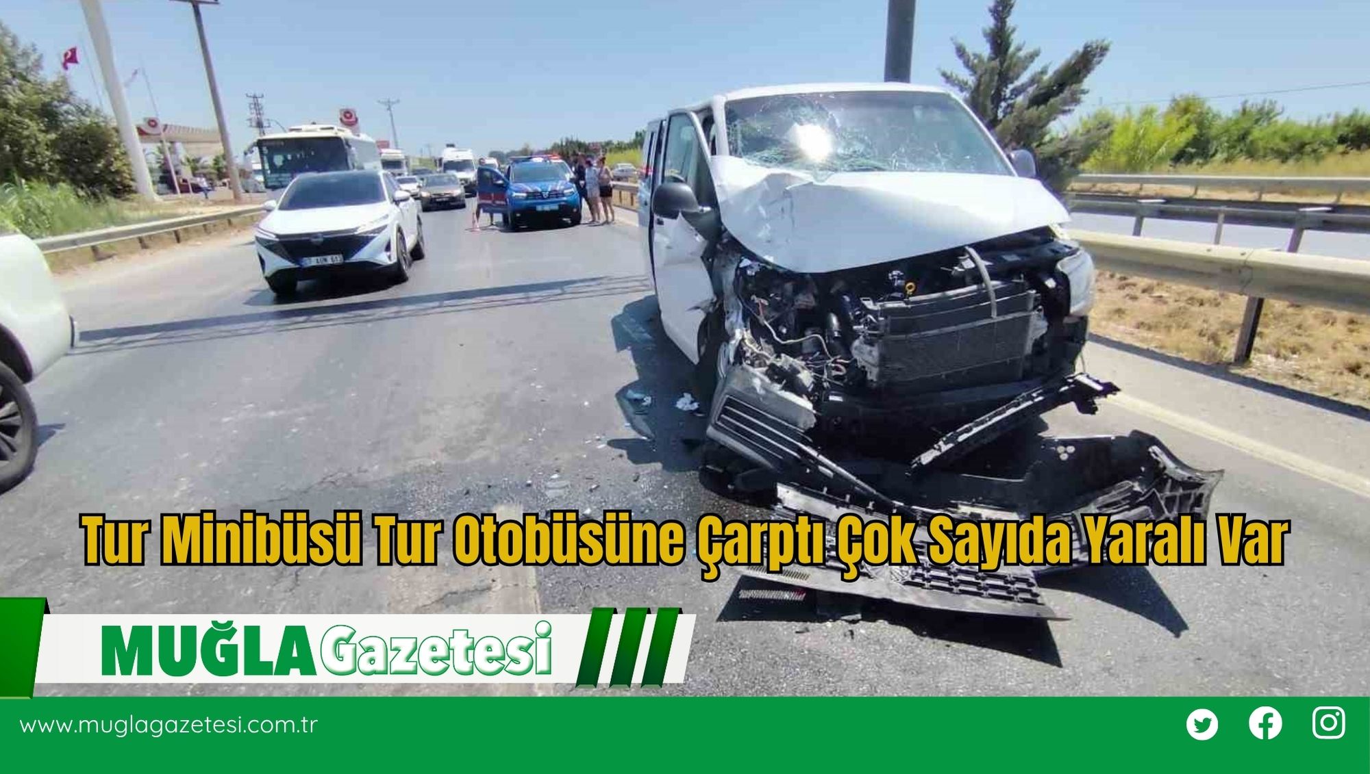 Tur Minibüsü Tur Otobüsüne Çarptı Çok Sayıda Yaralı Var