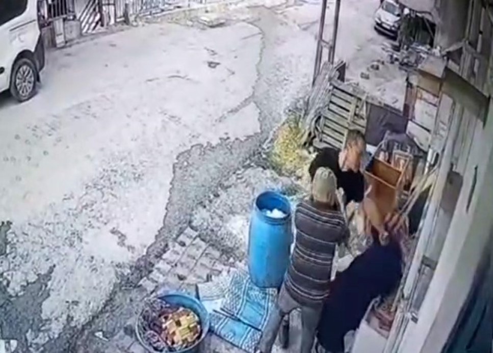 “Mavi Bidon” Tartışması Kavgaya Dönüştü: 70 Yaşındaki Kadın Darp Edildi