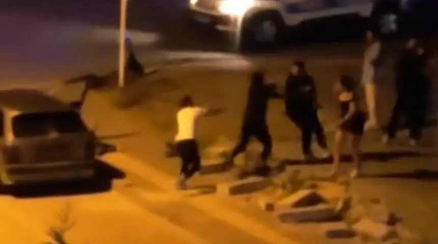 Bursa’da Gençler Arasında Kavga: Cadde Adeta Boks Ringine Döndü