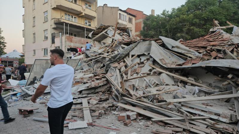 6.1'lik Deprem Sonrası Sındırgı'da Artçılar Kesilmiyor