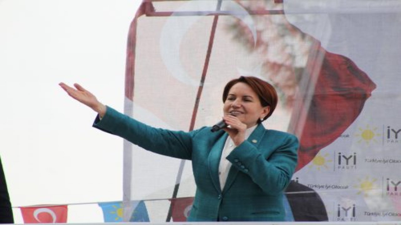 Binlerce kişiyle parti binasını açtı
