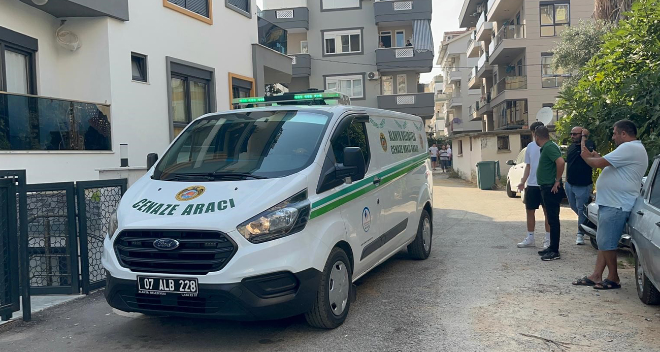 Emlakçıyı Arayıp Kiraladığı Evde Cinayet İşlediğini Söyledi