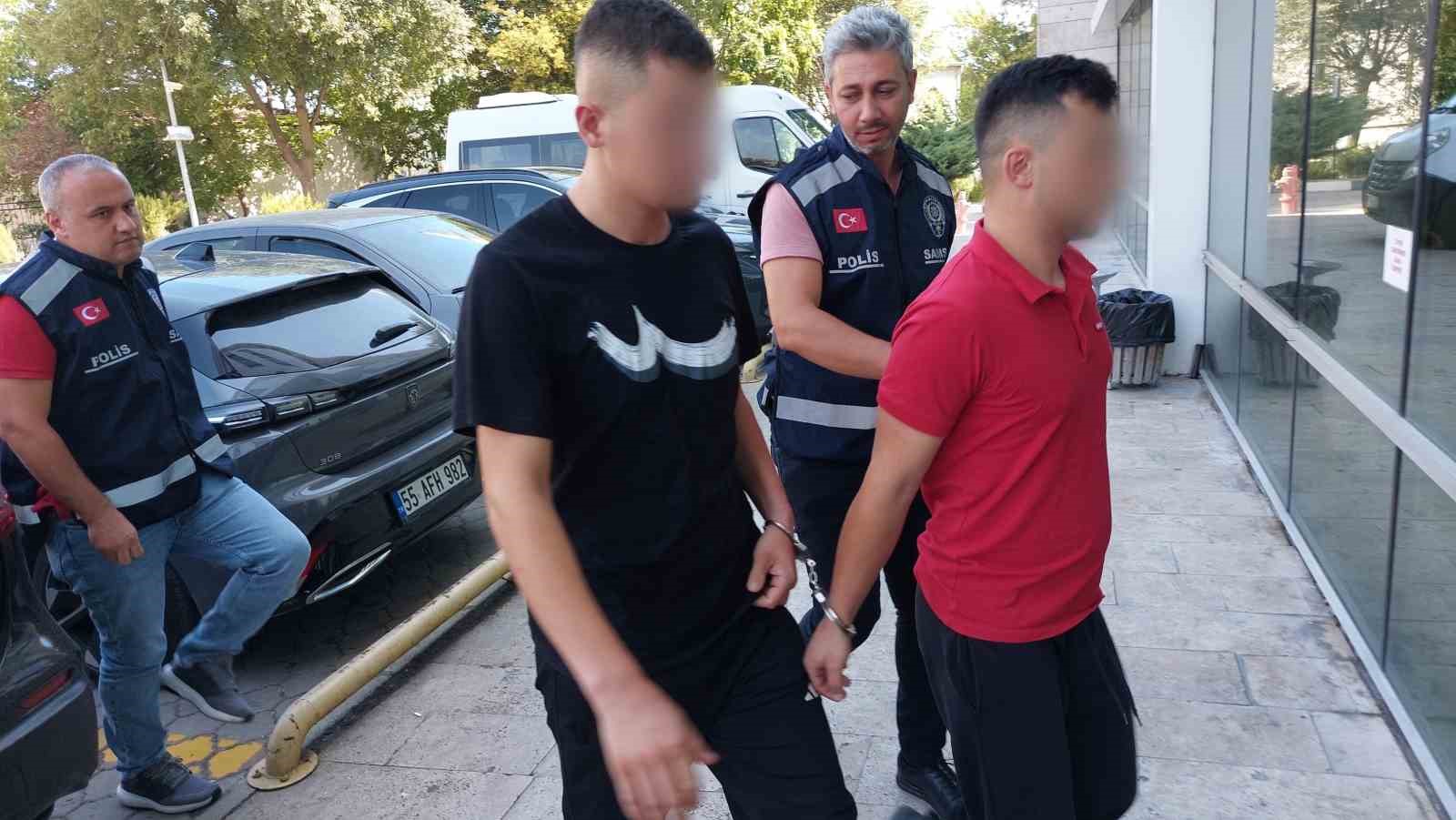 Silahlı Saldırı: Hedefteki Genç Ensesinden Vurulmuş